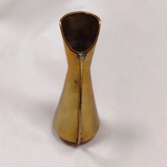 Vintage Small Brass Handled Bud Vase 5.5 in High - Picture 2 of 6